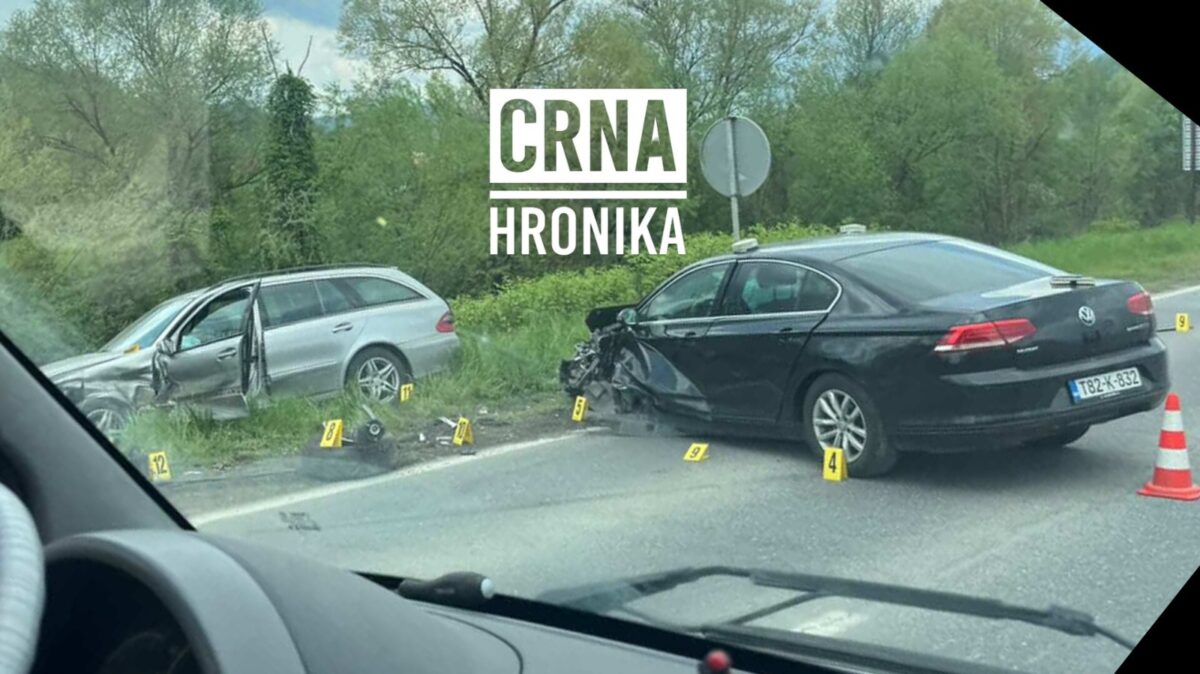 Službeno vozilo političara se zabilo u Mercedesa, saobraćaj otežan na M17