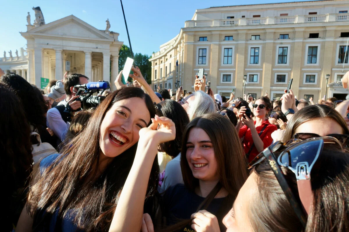 Pogledajte atmosferu u Vatikanu, novi Papa će se uskoro obratiti