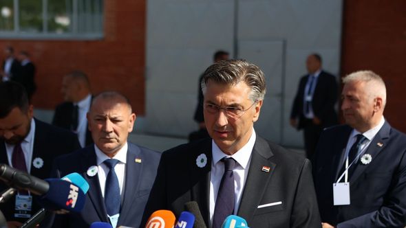 Plenković u Srebrenici: "Hrvatska i BiH bile su žrtve Miloševićevog režima"