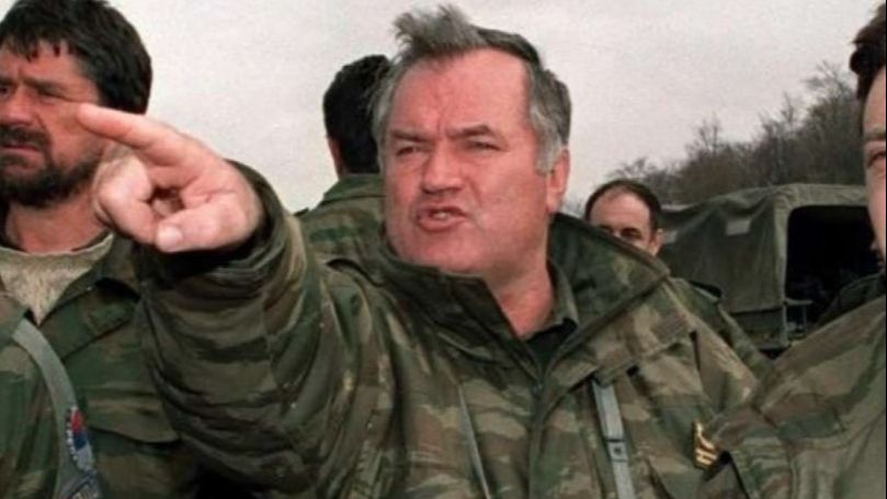 Sporna scena na protestima u Novom Sadu izazvala osude: Natpis koji podsjeća na tragediju u Srebrenici izazvao ogorčenje