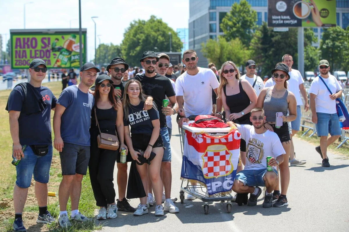 Thompsonovi fanovi stigli u Zagreb: Zastave Herceg-Bosne i natpisi iz BiH na ulicama