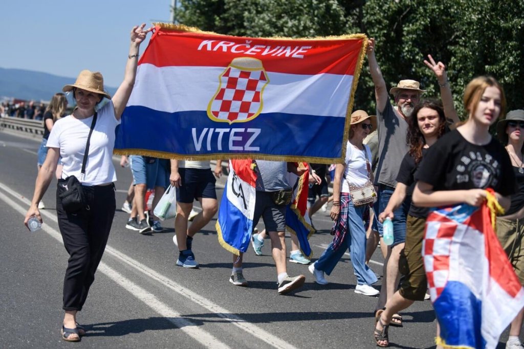 Thompsonovi fanovi stigli u Zagreb: Zastave Herceg-Bosne i natpisi iz BiH na ulicama