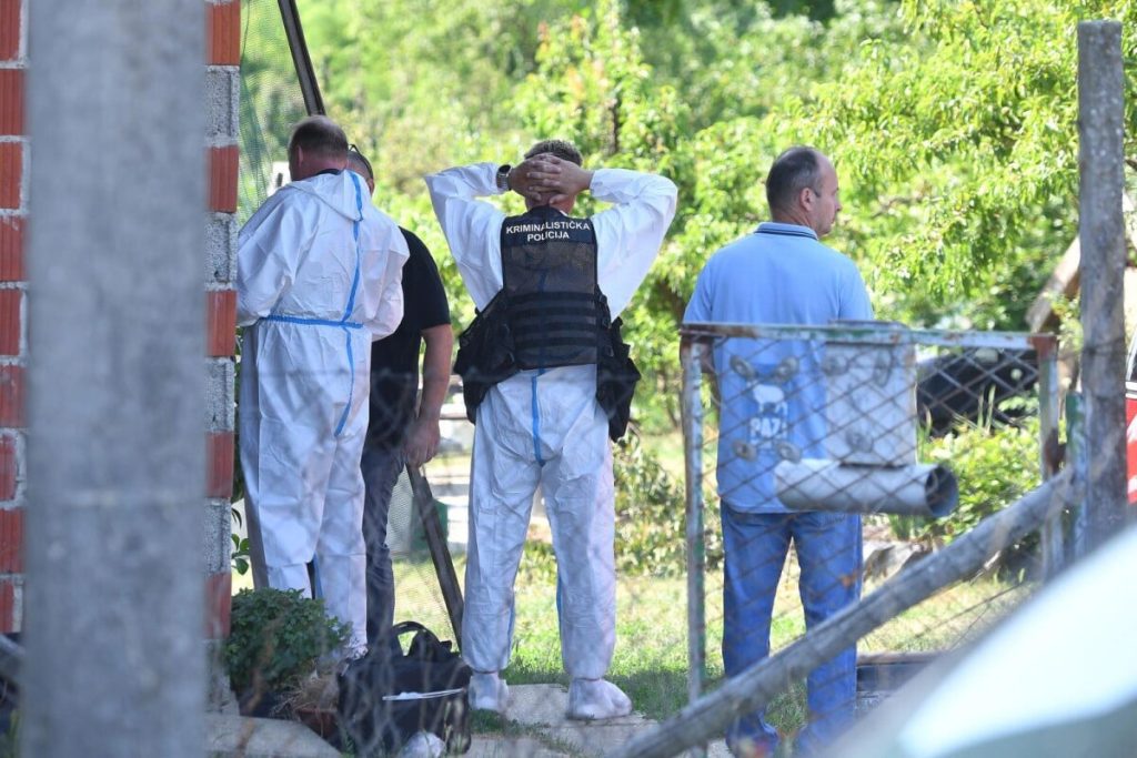 Tragedija u Hrvatskoj: Ubijena žena, teško povrijeđeni suprug i sin, policija traga za osumnjičenim