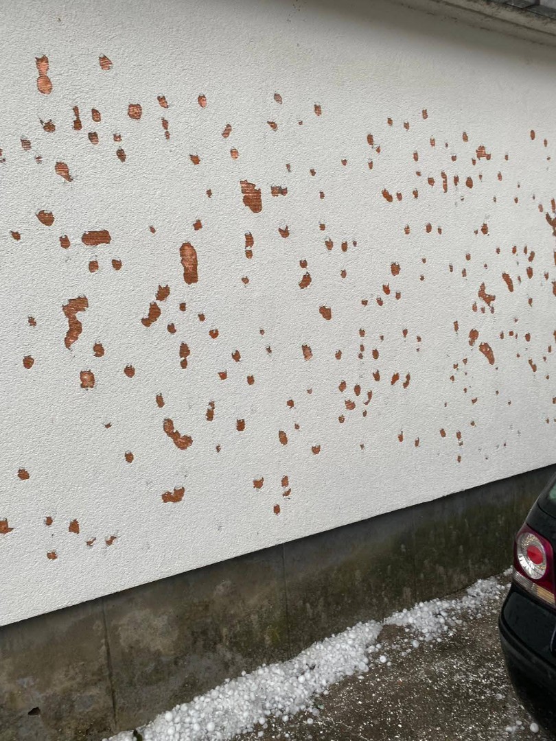 Nevrijeme pogodilo Brčko: Vjetar rušio drveće i bandere, pljuskovi širom zemlje