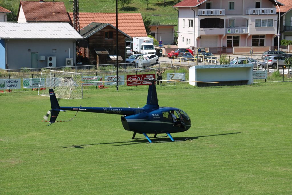 Spektakl u Kalesiji: Mladoženja po mladu došao helikopterom!