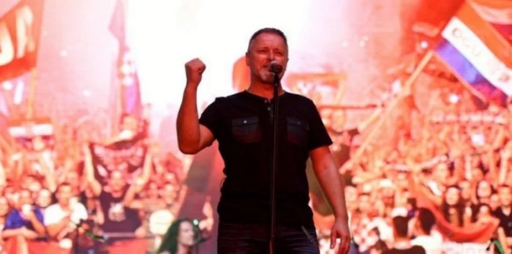 ŠOK NA THOMPSONOVOM KONCERTU: Voda skuplja od vina, WC bez vrata, majice 37 eura!