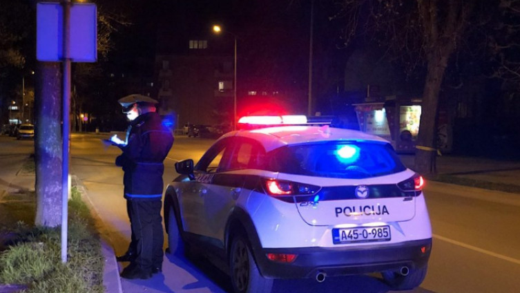 TRAGEDIJA KOD VAREŠA: Dvije osobe poginule u slijetanju automobila, treća u teškom stanju