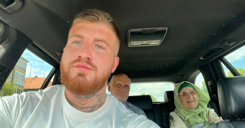 DIRLJIV GEST MLADIĆA IZ TUZLE: Ajdin Jolda povezao stariji par koji je satima čekao autobus na suncu