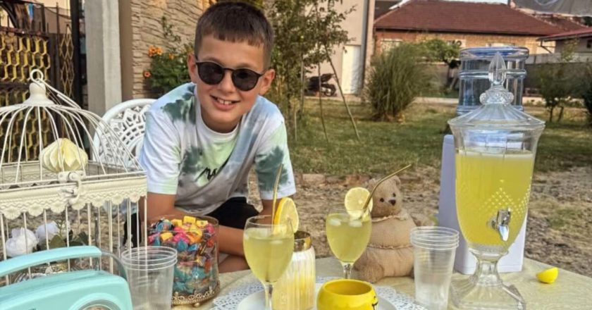 Mali Afan iz Zenice prodaje limunadu da bi pomogao Palestini: “Ne moraš imati mnogo da bi bio od koristi”