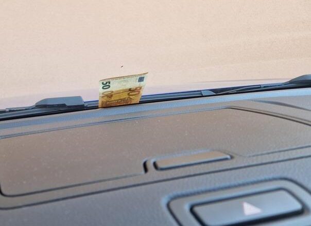 Ako vidite 50 eura na brisaču auta, ne izlazite! Prevara se širi Evropom