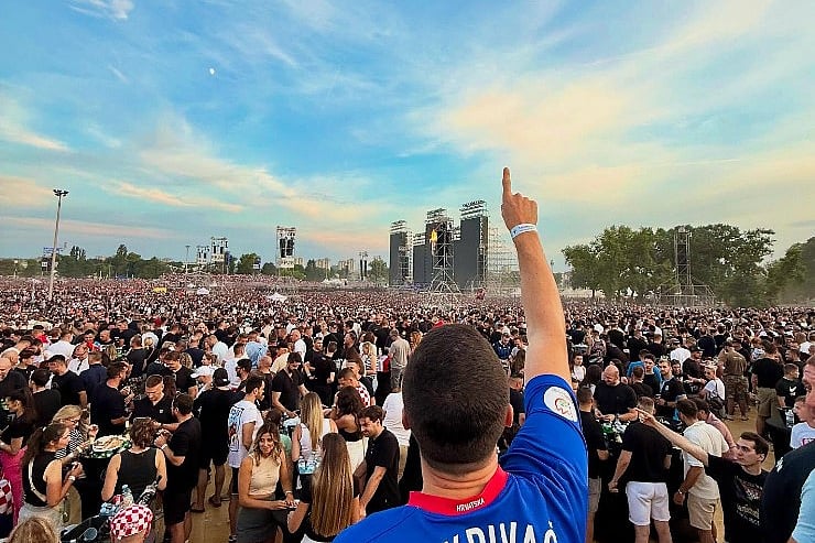 Filip Ivić dobio otkaz u Srbiji zbog fotografije s Thompsonovog koncerta