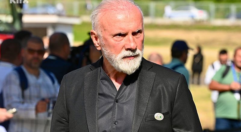 Dino Merlin u Potočarima: “Tišina. Praznina. Sjećanje.”