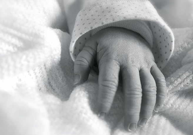 Tragedija u Kaliforniji: Jedno dijete preminulo, drugo u komi, majka ih ostavila u autu na vrelini