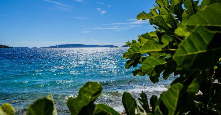 Neprimjereno ponašanje na plaži kod Zadra izazvalo reakcije građana