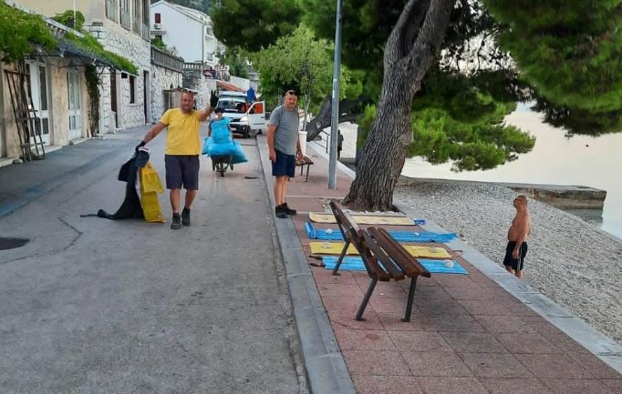 Fotografija s plaže u Hrvatskoj izazvala raspravu: 'Je li i vama ovo jadno?'