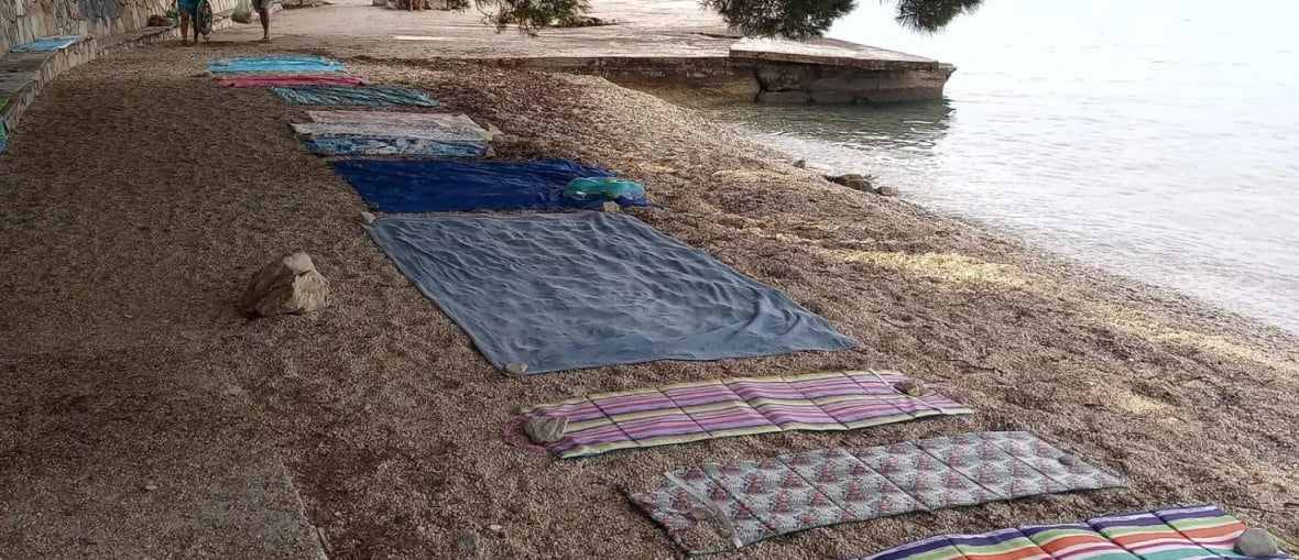Fotografija s plaže u Hrvatskoj izazvala raspravu: 'Je li i vama ovo jadno?'