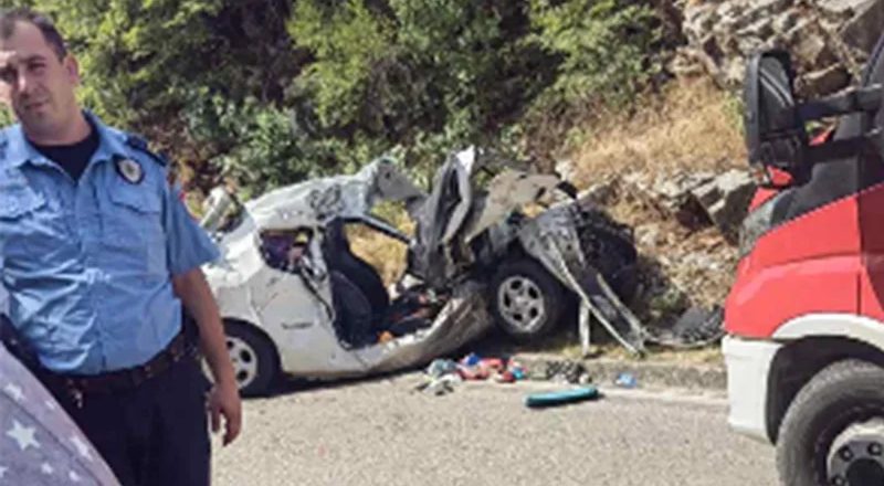 Dvije mlade djevojke izgubile život u teškoj nesreći kod Bileće: Sudar automobila i kamiona zaustavio saobraćaj