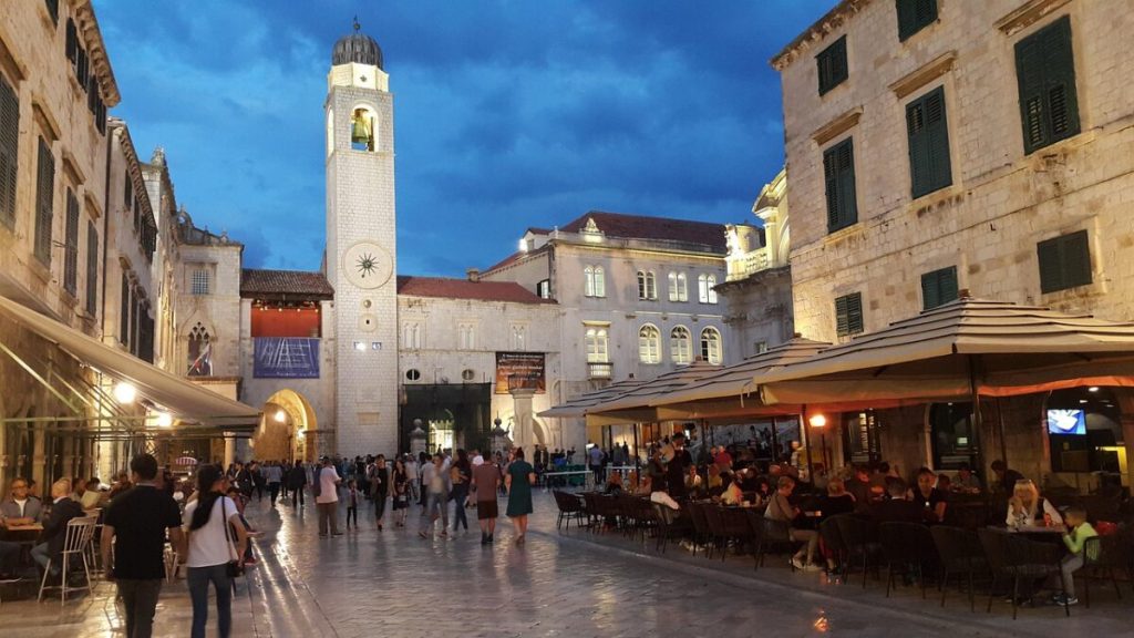 ZGROZIO TURISTE: Snimak iz apartmana u Dubrovniku otkrio infestaciju stjenica “Sramota, gdje su inspekcije?”