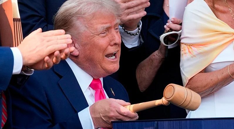 Trump objavio pismo Predsjedništvu BiH: Od 1. augusta SAD uvodi carine od 30% na robu iz BiH