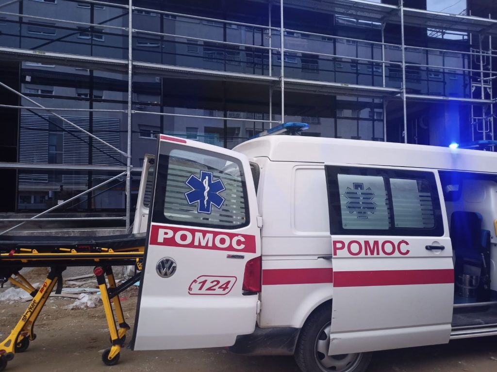 Tragedija u Brčkom: Radnik poginuo na gradilištu nakon nesreće s radnom mašinom