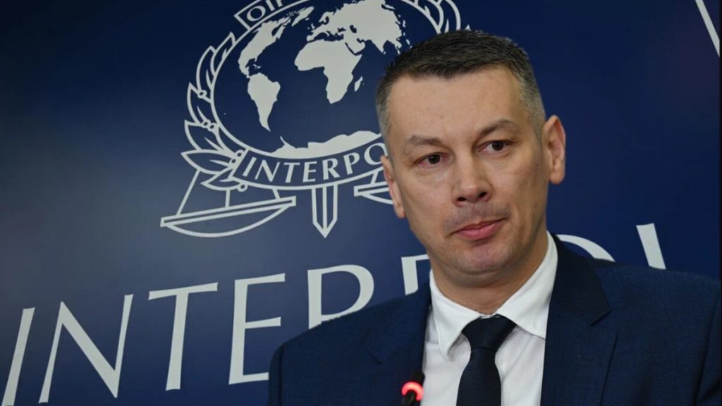 Ne zna engleski, ali vodi Interpol BiH – rođak ministra dobio poziciju bez konkursa?