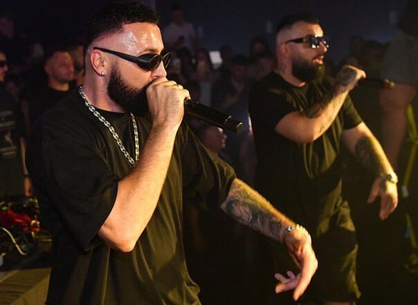 Jala Brat i Buba Corelli reagovali nakon premlaćivanja mladića tokom njihovog nastupa: “Oštro osuđujemo svaki vid nasilja”