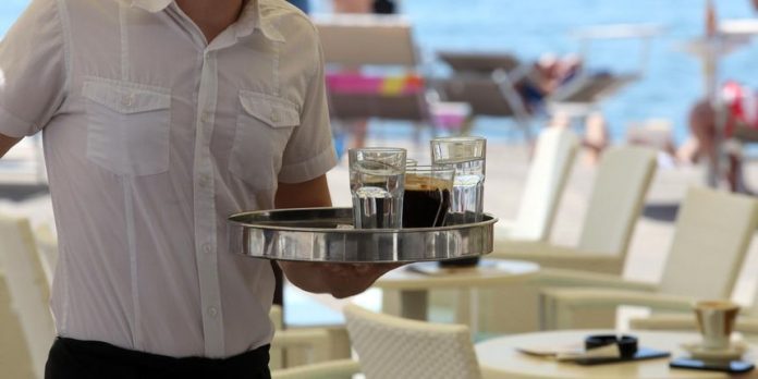 "Najgalantniji gosti su Hrvati, a Slovenci nikad ne ostavljaju bakšiš": Iskrena ispovijest iskusnog konobara iz BiH