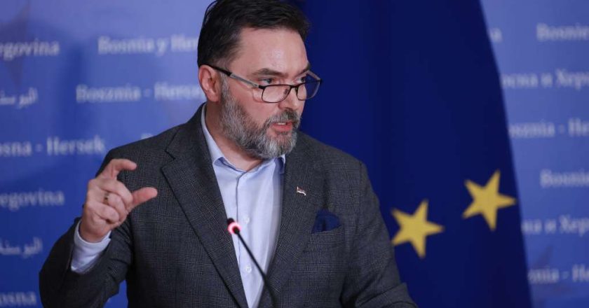 Košarac slavi ukidanje pritvora Dodiku: “Sarajevo ponovo tuguje, Dodik je pobijedio!”