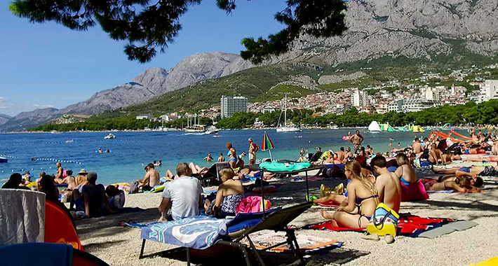 UGOSTITELJI U MAKARSKOJ DIGLI GLAS: NAJAVLJEN ŠTRAJK ZBOG KAZNI I INSPEKCIJSKOG TERORA