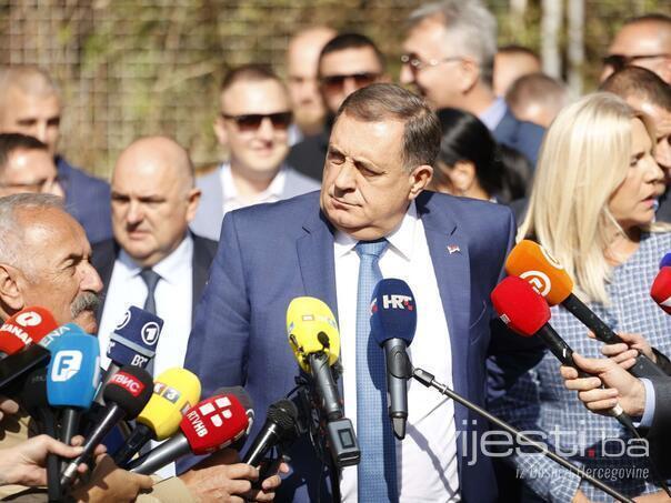 Tajni dogovori u pozadini političke scene: Dodik razmatra povlačenje sa čela SNSD-a?