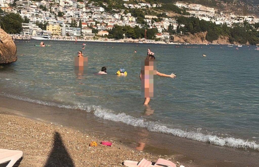 Razočarani roditelji u Omišu: Turistkinja se sunčala u toplesu na plaži punoj djece