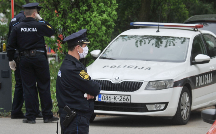 NAPAD U MAGLAJU: Napao maloljetnu djevojku zbog “neprimjerenog odijevanja”