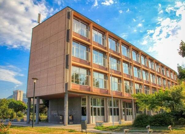 Ranjeni muškarac kod Druge gimnazije u Sarajevu prebačen na KCUS