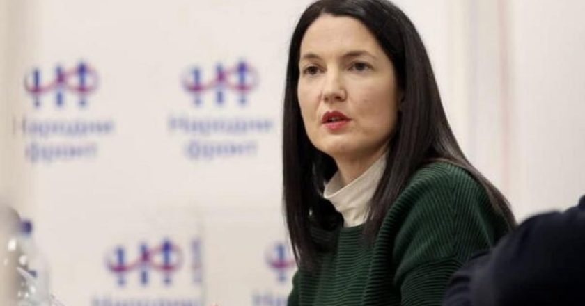 Jelena Trivić žestoko odgovorila Denisu Bećiroviću: “Sramne izjave iz Potočara – Srbija nije agresor, a u ratu nisu ginuli samo jedni!”