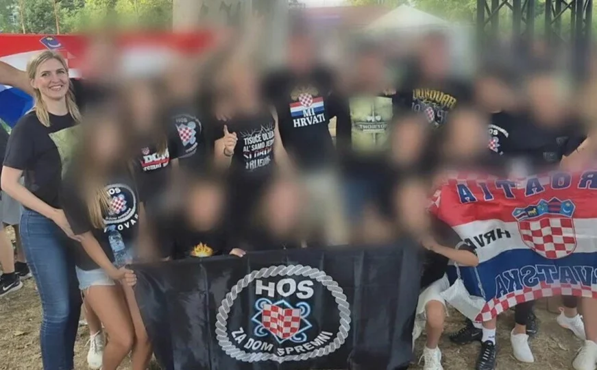 Skandal u Hrvatskoj: Državna sekretarka iz HDZ-a pozirala uz djecu i HOS zastavu s natpisom "Za dom spremni"