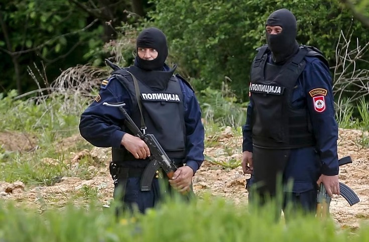 Eksplozija uznemirila Zvornik: Policija traga za napadačima, građani u šoku
