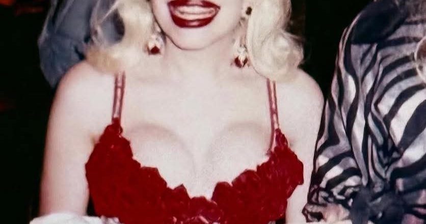 Znate li koja je pjevačica sa slike?