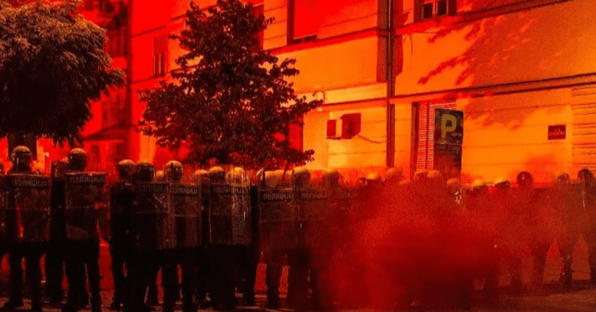 HAOS U SRBIJI: Jelenu Karleušu napala masa, policija je evakuisala sa nastupa