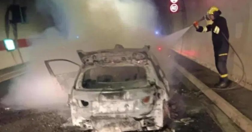 Dramatičan požar u tunelu Ivan: automobil u potpunosti izgorio, putnici spašeni