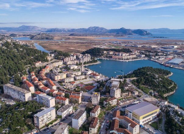 Tragedija u Pločama: Sumnja na nasilnu smrt bebe u naselju Rogotin