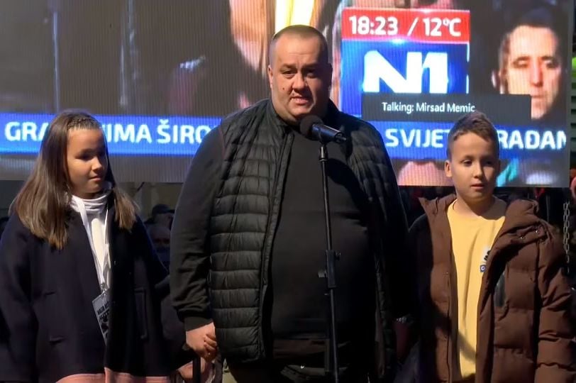 Dino Bešlić rasplakao Sarajevo: Emotivni govor o ocu Halidu dirnuo sve prisutne