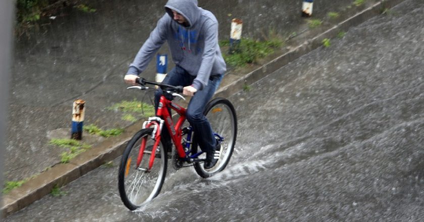 Nebo se spustilo na zemlju: Dijelove BiH pogodila snažna oluja, a uskoro stiže i snijeg