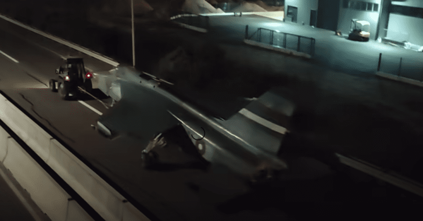 Prizor kakav se ne viđa: Borbeni avion cestom dovezen u Banju Luku