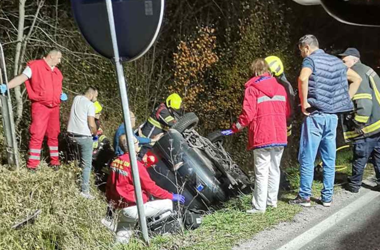 Tragedija kod Banjaluke: Poginuli otac i sin u sudaru automobila i autobusa