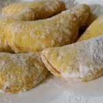 Posne šapice sa džemom: Mirisne, mekane i jednostavne a podsjećaju na bakine kolače!