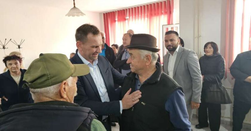 Opština počastila penzionere: Po 100 KM za starije sugrađane sa najmanjim primanjima (FOTO)