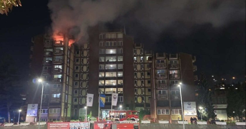 Novi detalji požara u Domu penzionera u Tuzli: Tri osobe završile u bolnici zbog trovanja