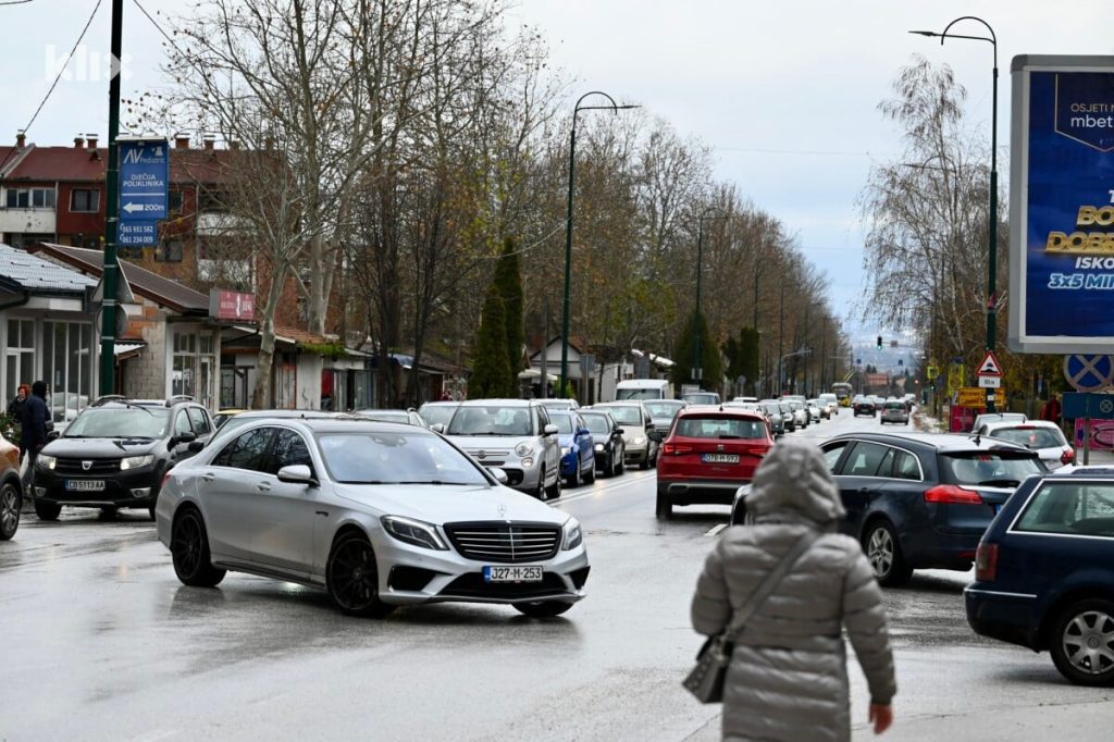 Neradni dan u FBiH izazvao stampedo ka RS-u: Kolone vozila u Istočnom Sarajevu