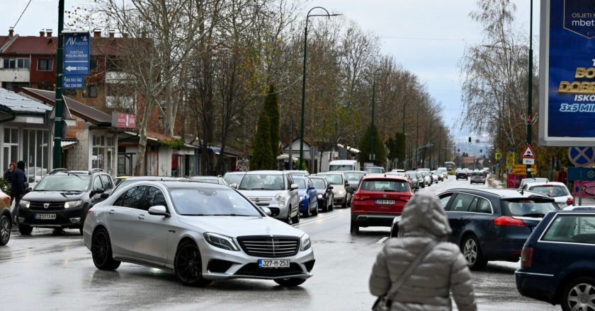 Neradni dan u FBiH izazvao stampedo ka RS-u: Kolone vozila u Istočnom Sarajevu