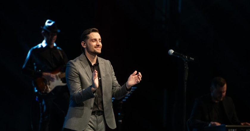 Mirza Selimović oduševio Tuzlu: Sav prihod od koncerta donirao Domu za nezbrinutu djecu